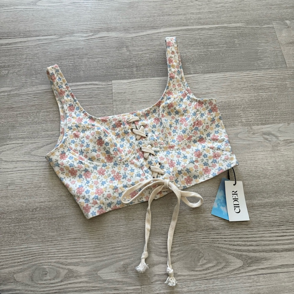 Cider Floral Lace-Up Crop Tank Top in Pastel Multi